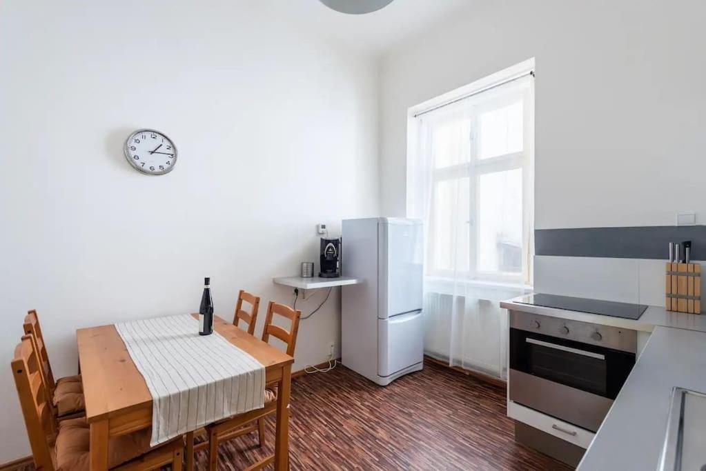 Spacious Apartment With Balcony At Wenceslas Sq Prague Exterior photo