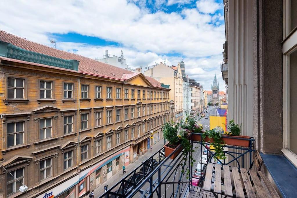Spacious Apartment With Balcony At Wenceslas Sq Prague Exterior photo